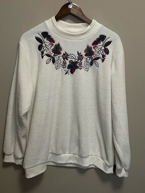 Alia Cream Fleece Crewneck With Floral Embroidery Women’s 20 (18-20) or 2XL